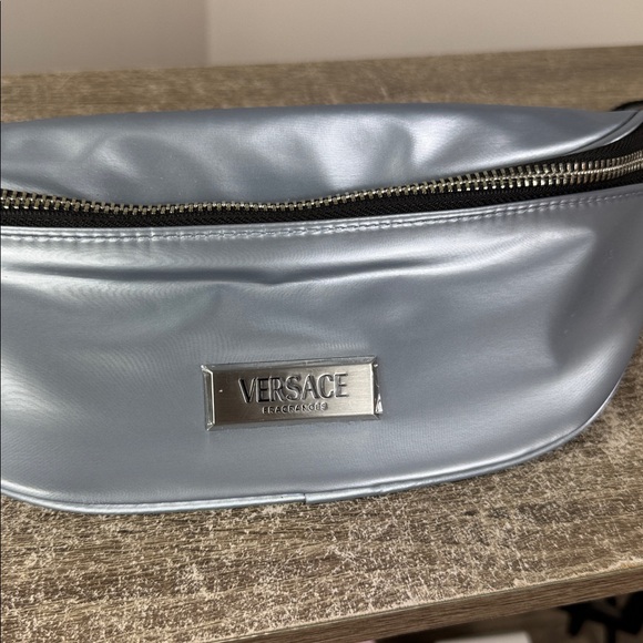 Versace Fragrances Silver Belt Bag Travel Pouch Fanny Pack - Picture 3 of 6